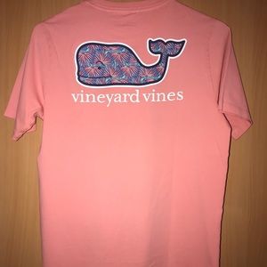 2 Vineyard whale graphic T-Shirt. Youth Large
